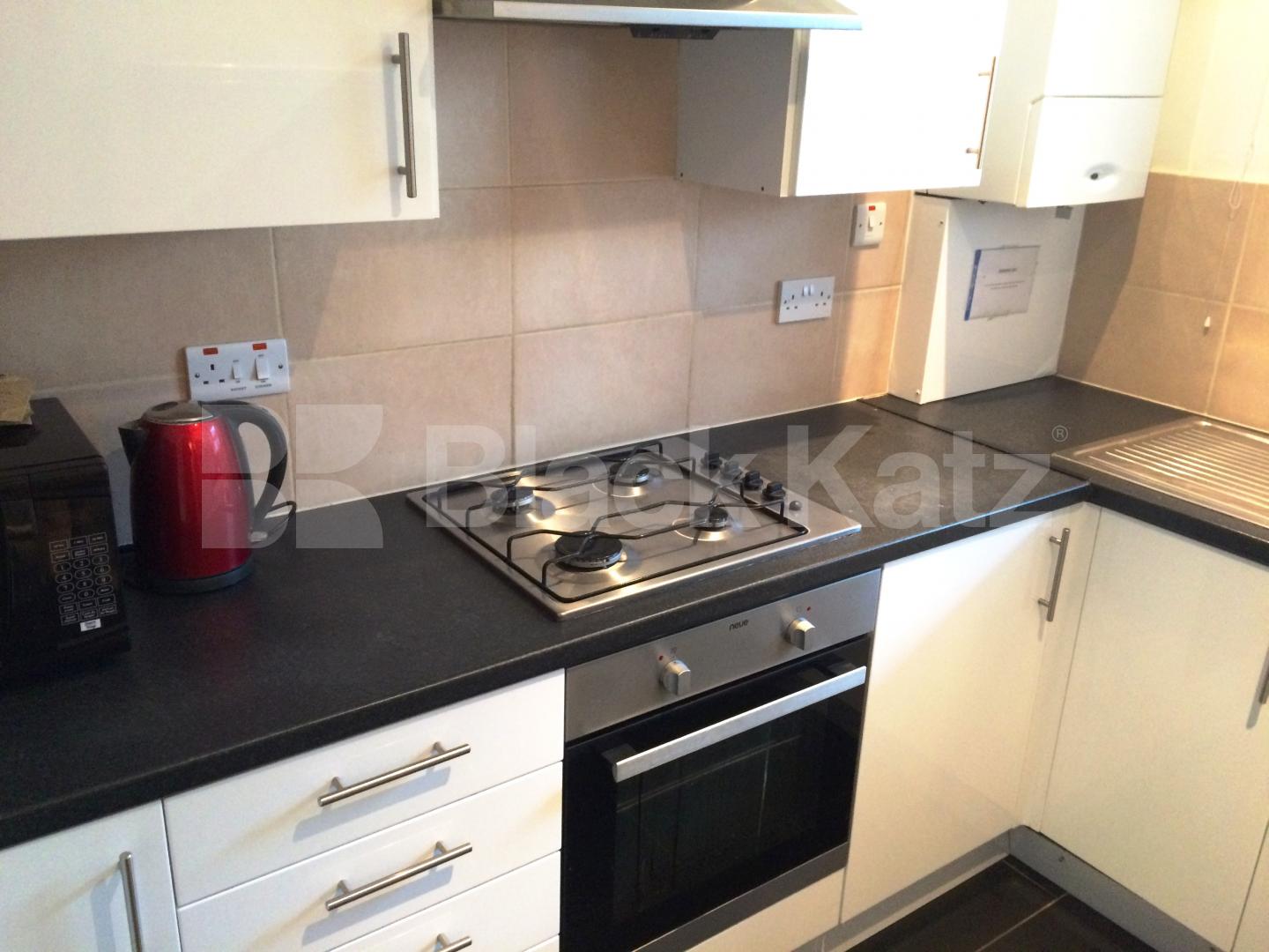 			LET, 2 Bedroom, 1 bath, 1 reception Apartment			 East Street , Elephant and Castle